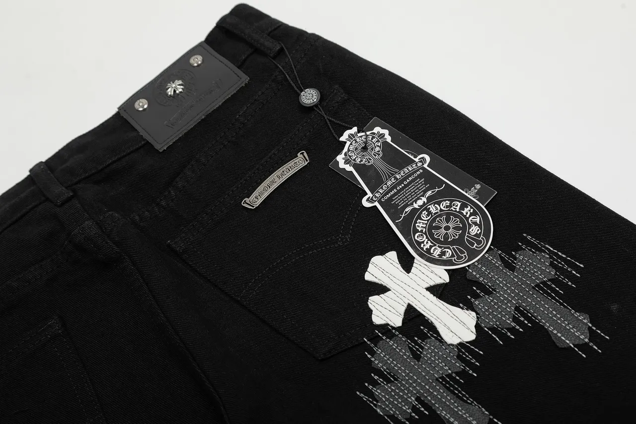 KE978#P240 The only correct leather label version on the market Chrome Hearts CH Cross embroidery distressed jeans Top ceiling quality 100% correct version The correct version is here!  Believe me this must be the best quality you will ever come across! ! Excellent value for money! !  Styles with different washes and textures are very friendly to people with thin legs and thick legs. The straight version is very flattering to the shape of the legs. The moderate length is timeless and easy to match. It is the basis of various styles and a must-have in the wardrobe! ! Add a little stacking to easily control this year's popular clean fit fabric. The fabric is stiff but the upper body is soft without losing texture. The sides and cuffs of some styles have a bone-wash effect. It's really hard not to love it! The outfit effect is immediate! ✅Correctly customize the Croxin metal leather label on the back panel. It is not sold directly with the cross on the finished jeans. 1:1 copying strives for excellence and the details are perfectly grasped. ✅The cross leather label is clear and smooth. Exquisite turning top craftsmanship. ✅Buttons, zippers and hardware are all customized versions of the Croxin LOGO. ✅High-cost washing process. Size: 28 30 32 34 36 (5 sizes)
